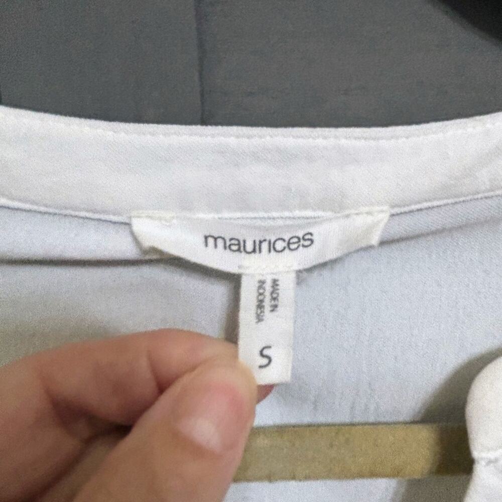 Maurice's Soft White V-neck Three Quarter Length Convertible Sleeve Blouse Sz. S - Picture 2 of 4